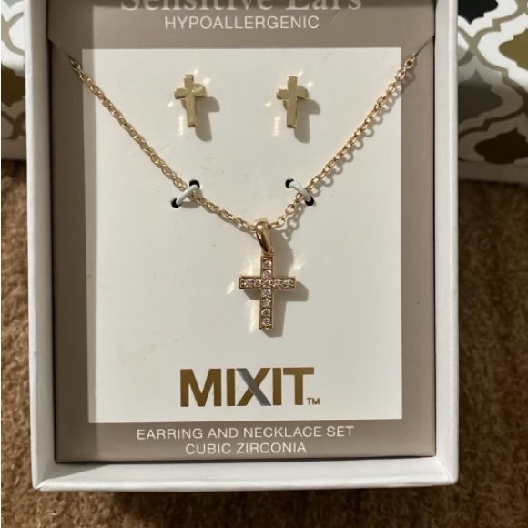 Matching set - Picture 3 of 3